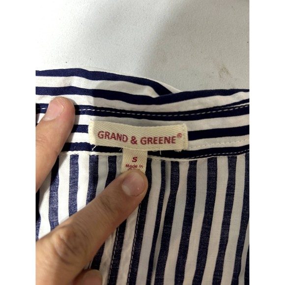 White and Navy Blue Botton Down Top - Picture 4 of 8